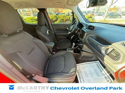 Used 2023 Jeep Renegade Latitude w/ Premium Group image 38