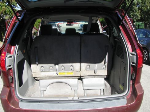 Used 2007 Toyota Sienna CE image 7