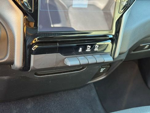 Used 2025 RAM 1500 Laramie image 32