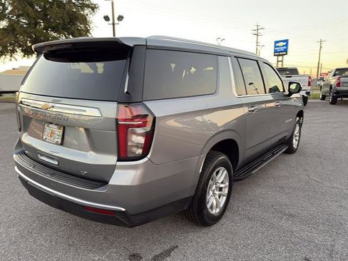 Used 2023 Chevrolet Suburban LT image 7