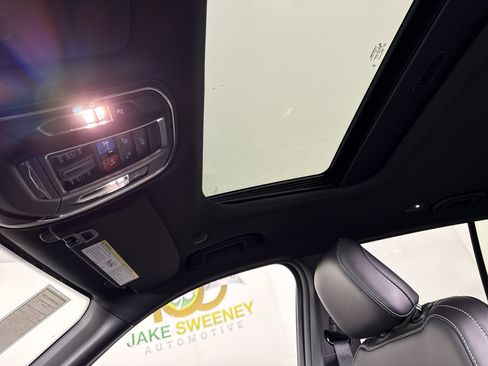 New 2025 Jeep Grand Cherokee Altitude image 21