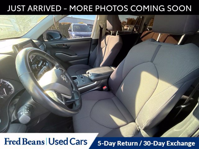 Used 2023 Toyota Highlander LE FWD image 16