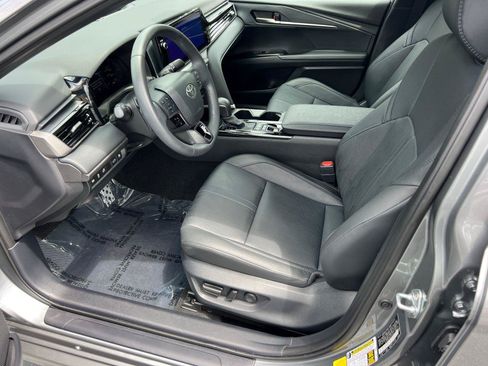 Used 2025 Toyota Camry XSE FWD image 9