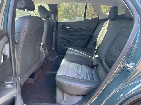 Used 2025 Chevrolet Trax LT w/ LT Convenience Package image 24