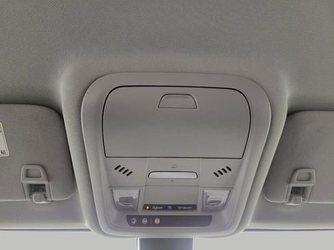 Used 2023 GMC Terrain SLT image 19