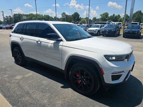 Used 2023 Jeep Grand Cherokee Limited AWD/4WD image 7