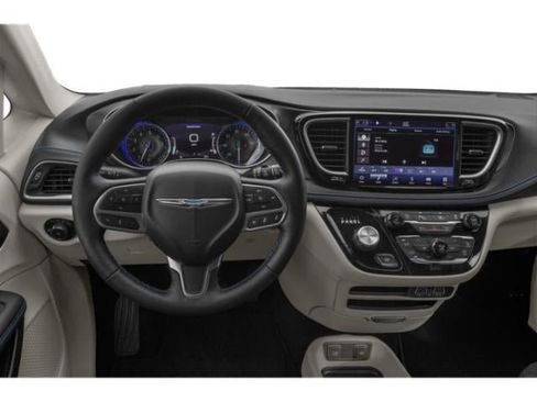 Used 2023 Chrysler Pacifica Touring-L FWD image 7