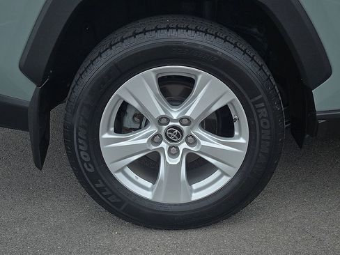 Used 2019 Toyota RAV4 XLE FWD image 7