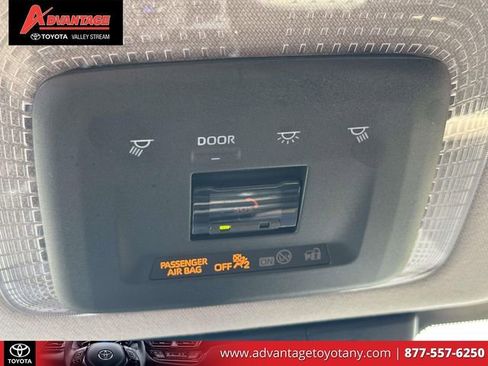 Used 2024 Toyota Prius XLE AWD/4WD image 39