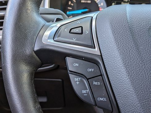 Used 2015 Ford Edge SEL FWD image 25