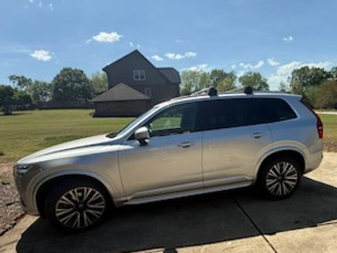 Used 2022 Volvo XC90 T6 Momentum w/ Climate Package AWD/4WD image 3