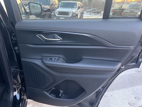 New 2025 Jeep Grand Cherokee Altitude image 13