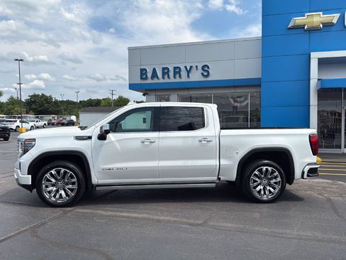 Used 2022 GMC Sierra 1500 Denali w/ Denali Reserve Package AWD/4WD image 2