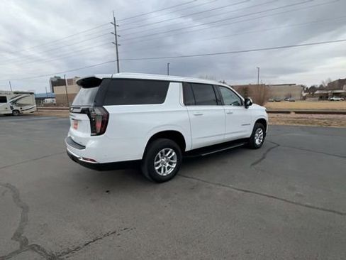 Used 2025 Chevrolet Suburban LT w/ Comfort Package image 8