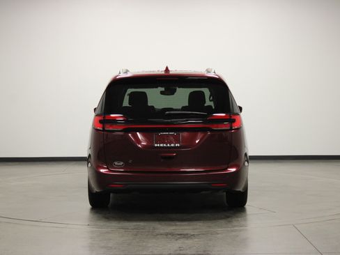 Used 2021 Chrysler Pacifica Touring-L w/ S Appearance Package image 7