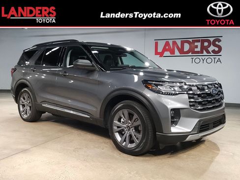 Used 2025 Ford Explorer Active w/ Active Comfort Package AWD/4WD image 1