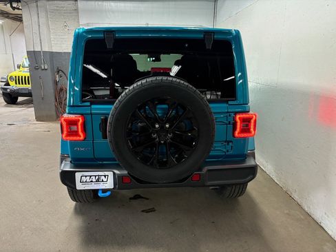 Used 2024 Jeep Wrangler Unlimited Sahara AWD/4WD image 8