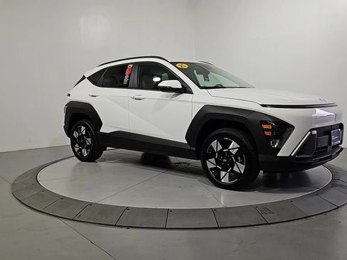 Certified 2025 Hyundai Kona SEL AWD/4WD image 9
