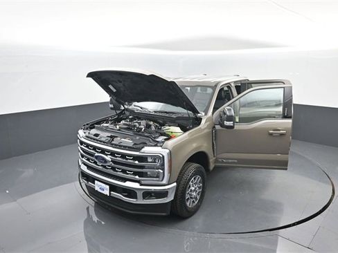 New 2026 Ford F250 Lariat w/ FX4 Off-Road Package image 35