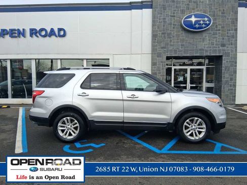 Used 2013 Ford Explorer XLT image 4