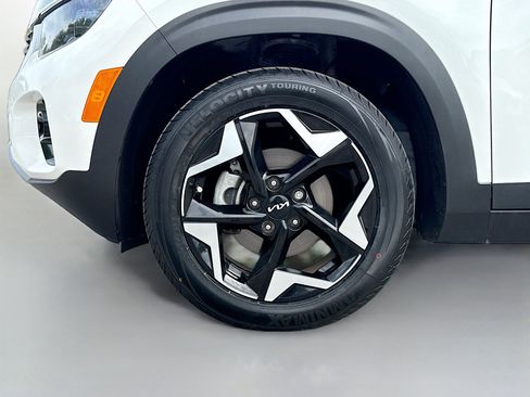 Used 2024 Kia Seltos EX FWD image 39