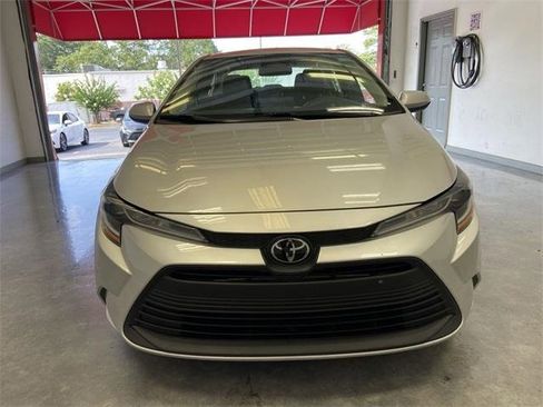 Used 2025 Toyota Corolla LE image 12