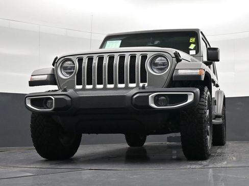 Used 2020 Jeep Wrangler Unlimited Sahara AWD/4WD image 31