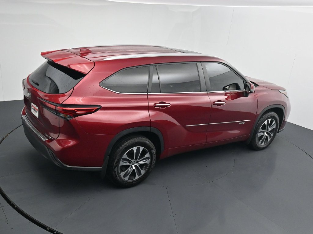 Used 2023 Toyota Highlander XLE AWD/4WD image 30