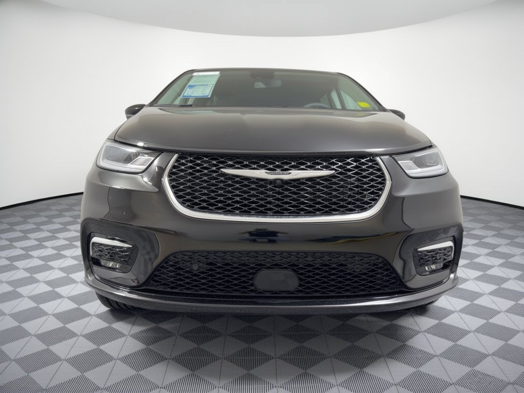 Used 2024 Chrysler Pacifica Limited FWD image 6