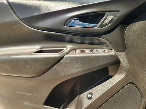 Used 2022 Chevrolet Equinox LT image 24