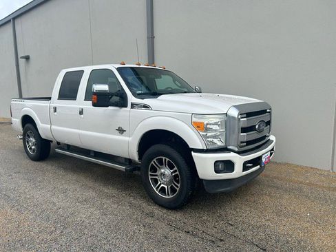 Used 2016 Ford F250 Platinum w/ FX4 Off-Road Package AWD/4WD image 2