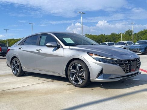 Used 2023 Hyundai Elantra Limited image 8