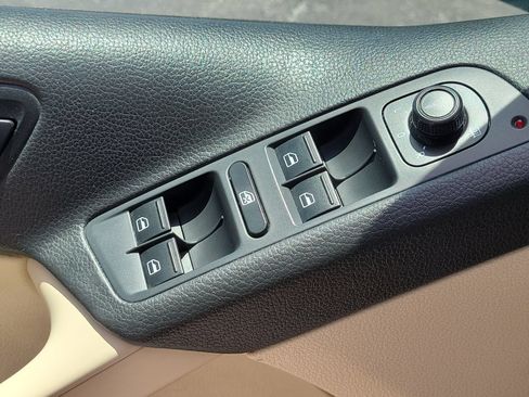 Used 2017 Volkswagen Tiguan S FWD image 17