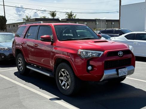 Used 2019 Toyota 4Runner TRD Off-Road Premium AWD/4WD image 2