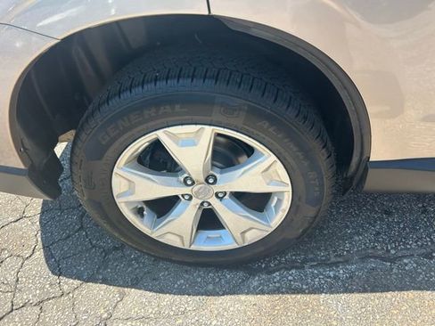 Used 2016 Subaru Forester 2.5i w/ Alloy Wheel Package AWD/4WD image 4