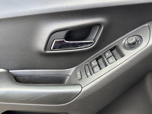 Certified 2022 Chevrolet Trax LT w/ LT Convenience Package image 10