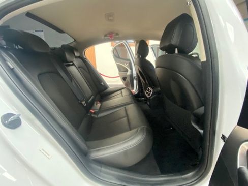 Used 2025 Genesis G70 2.5T RWD image 13