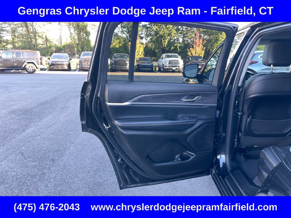 Used 2023 Jeep Grand Cherokee L Limited AWD/4WD image 45