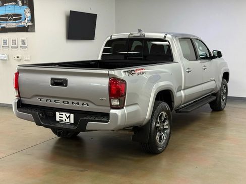Used 2018 Toyota Tacoma TRD Sport image 7