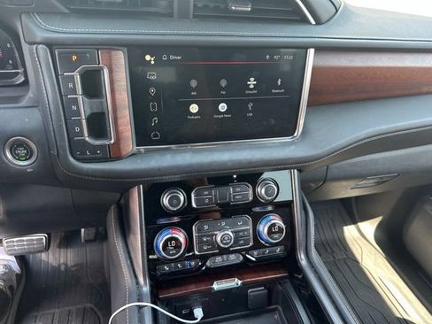 Used 2023 GMC Yukon XL Denali Ultimate AWD/4WD image 4