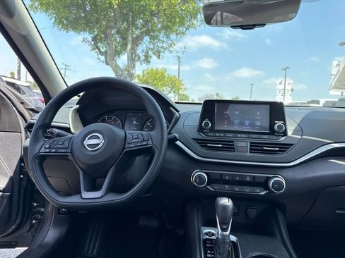 Used 2024 Nissan Altima 2.5 S FWD image 12