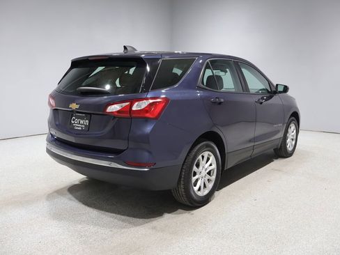 Used 2018 Chevrolet Equinox LS FWD image 2