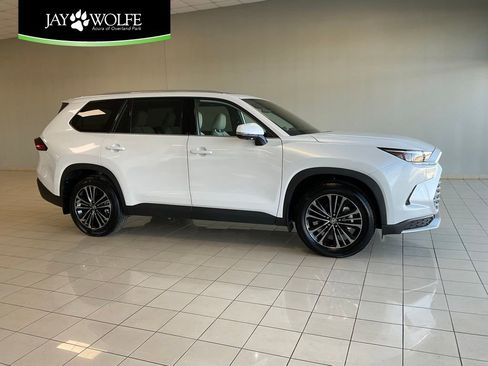 Used 2026 Toyota Grand Highlander MAX Platinum image 1