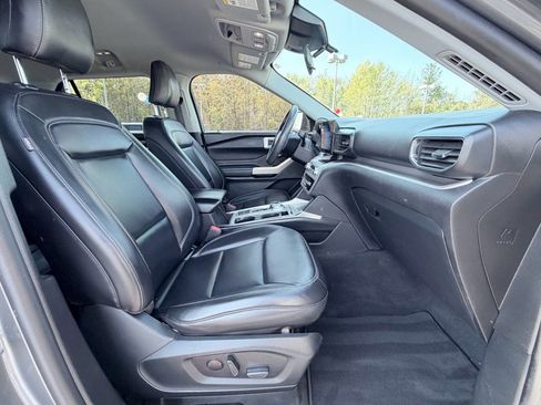 Used 2021 Ford Explorer XLT w/ Equipment Group 202A image 23