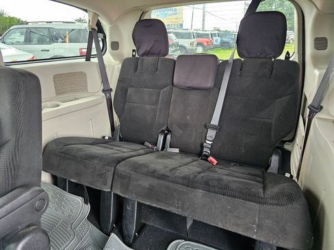Used 2015 Dodge Grand Caravan SE w/ Quick Order Package 29E SE FWD image 5