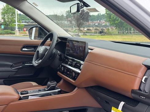 New 2026 Nissan Pathfinder Platinum AWD/4WD image 10
