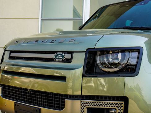 Used 2021 Land Rover Defender 110 X-Dynamic HSE AWD/4WD image 2