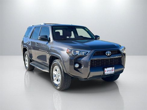Used 2018 Toyota 4Runner SR5 Premium image 3