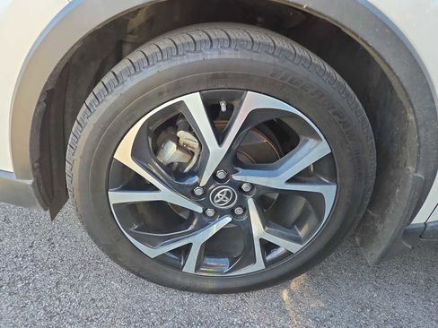 Used 2018 Toyota C-HR XLE image 9