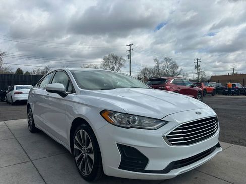 Used 2020 Ford Fusion SE image 3